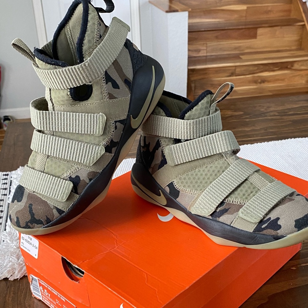 Nike Lebron Soldier XI